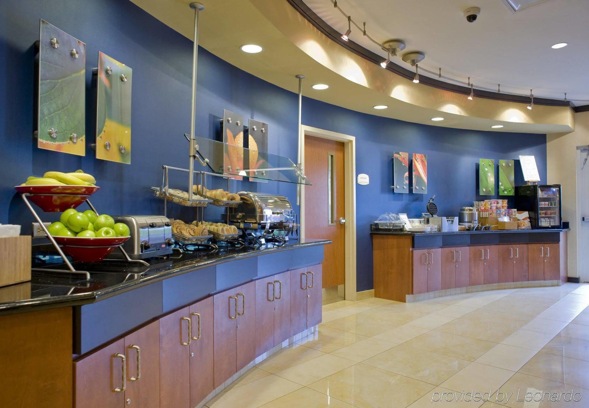 Fairfield Inn & Suites Columbus Restaurant photo